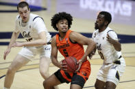 Oregon State guard Ethan Thompson, center, drives against California forward Makale Foreman, right, and forward Grant Anticevich during the first half of an NCAA college basketball game in Berkeley, Calif., Thursday, Feb. 25, 2021. (AP Photo/Jed Jacobsohn)