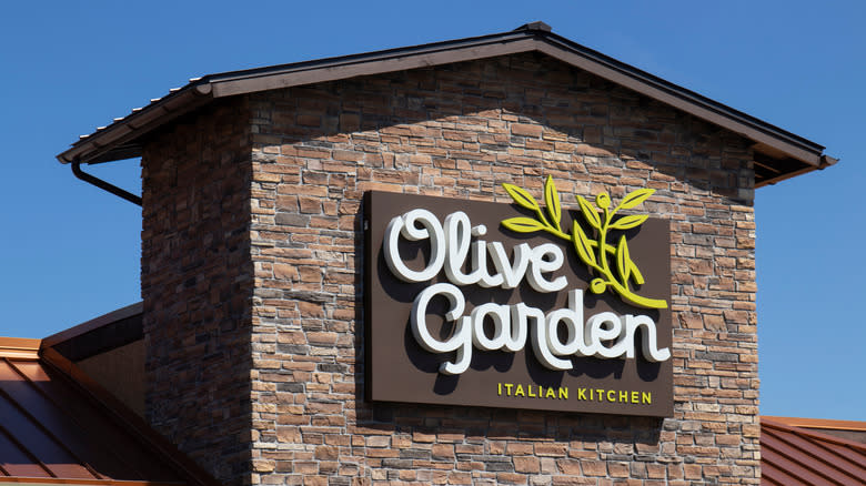 Olive Garden restaurant sign