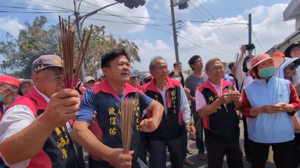 乩身代替玄天上帝邀約白沙屯媽祖入宮。（圖／翻攝自白沙屯媽祖網路電視台）