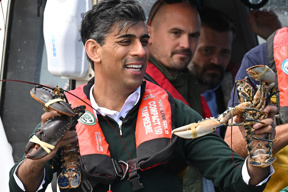 Rishi Sunak smiles at some lobsters