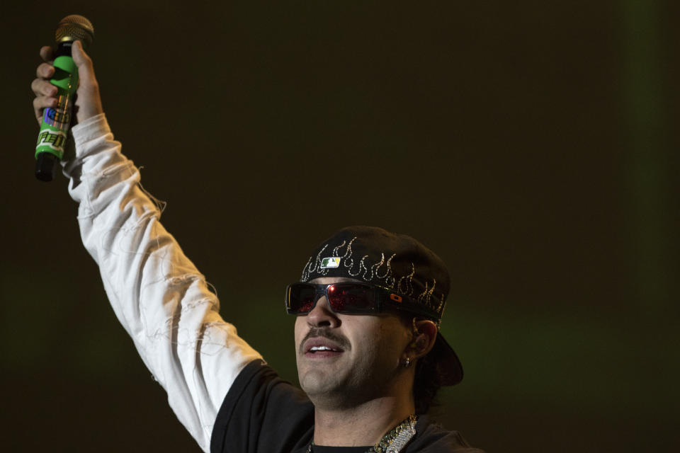 El cantante Feid durante su presentación en el festival Coca-Cola Flow Fest en la Ciudad de México el 26 de noviembre de 2022. (Foto AP/Alejandro Godínez)