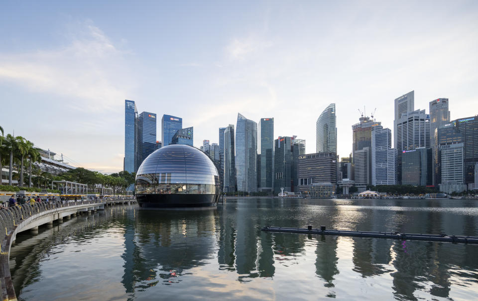 Singapore, September 10, 2020: Apple opened the worlds first floating Apple Store at the Marina Bay in Singapore at the time of this shoot. After a few days it has already become a Singapore landmark. Here the store seen in the afternoon. Behind the store the skyline of the Singapore financial district.