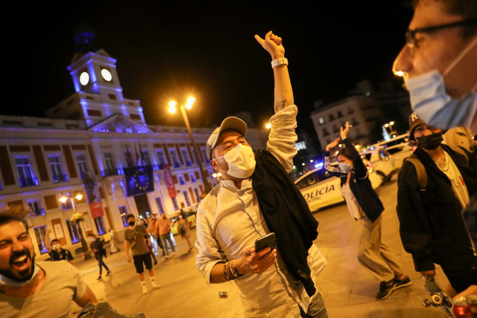 <p>Tampoco había nada que celebrar este 9 de mayo en Madrid, donde la situación de la pandemia es aún peor de la que se vivía en Londres. (Foto: Susana Vera / Reuters).</p> 