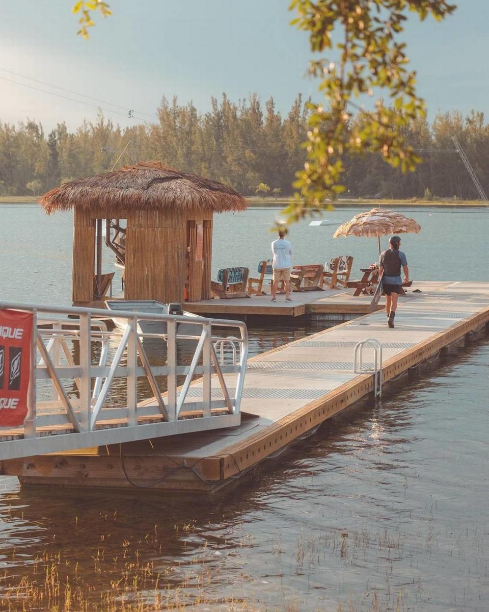 Miami Watersports Complex, uno de los parques de wakeboard por cable más grandes de Estados Unidos. Foto: Cortesía Miami Watersports Complex. INSTAGRAM: @miamiwatersports