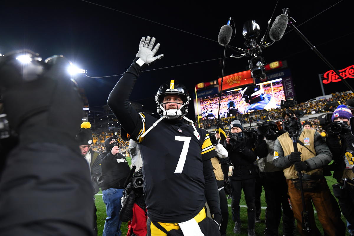 Look: Steelers players watch end of Ravens game on Heinz Field big screen