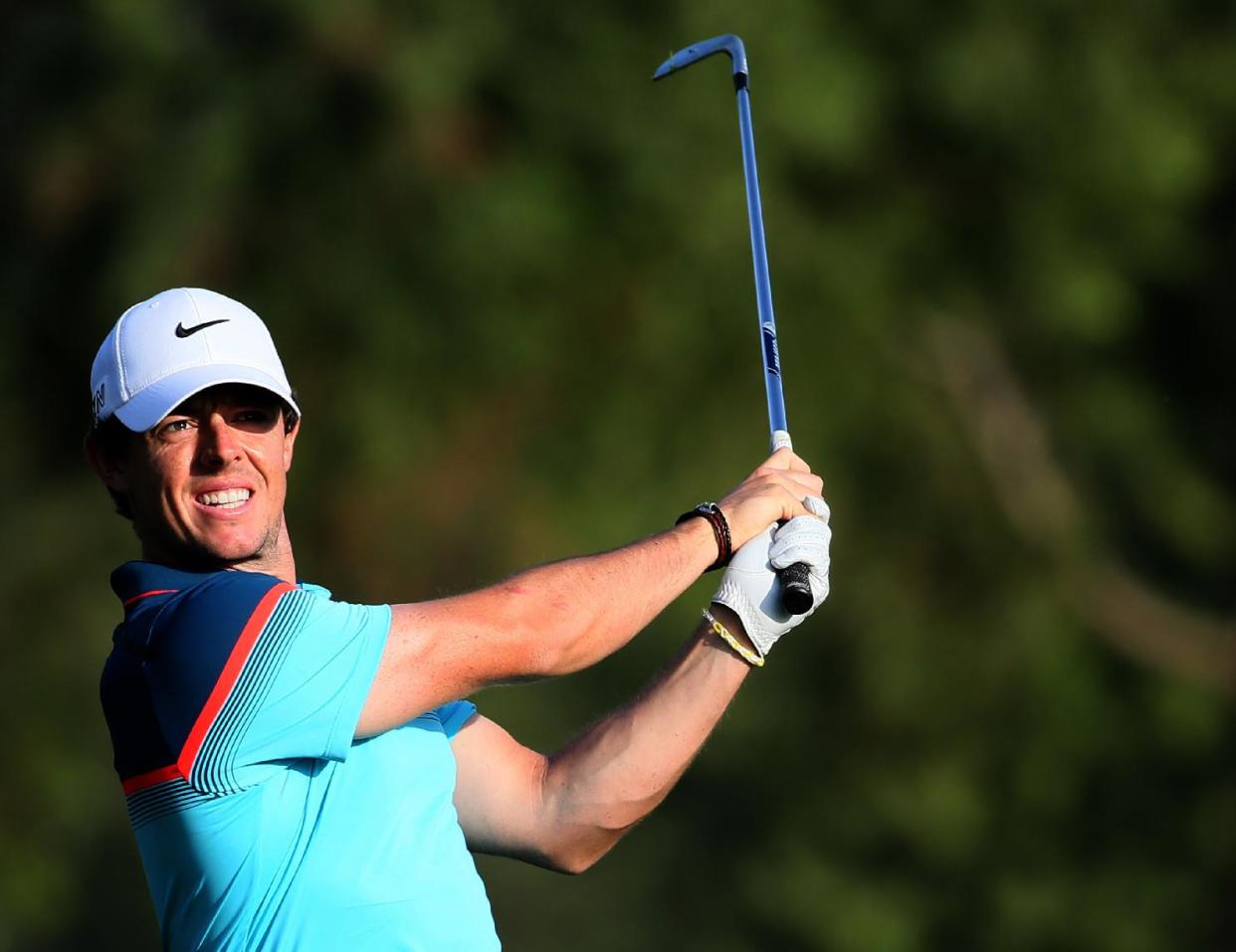 El golfista norirlandés Rory McIlroy, durante la ronda final del Clásico del Desierto de Dubái, el 1 de febrero de 2015 (AFP | Karim Sahib)