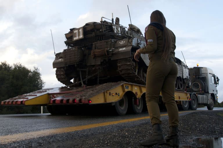 Movimiento de tropas israelíes en los Altos del Golán, en la frontera con Siria, tras el incidente militar de ayer