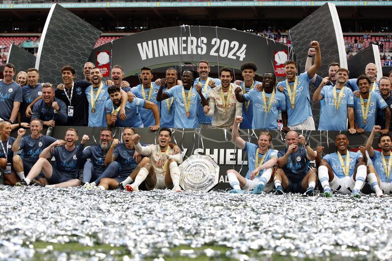 Manchester City se quedó con la Community Shield al superar por penales a Manchester United en Wembley.