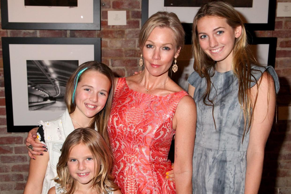 Actress Jennie Garth and daughters (L-R) Lola Ray Facinelli, Luca Bella Facinelli and (foreground) Fiona Eve Facinelli attend the 