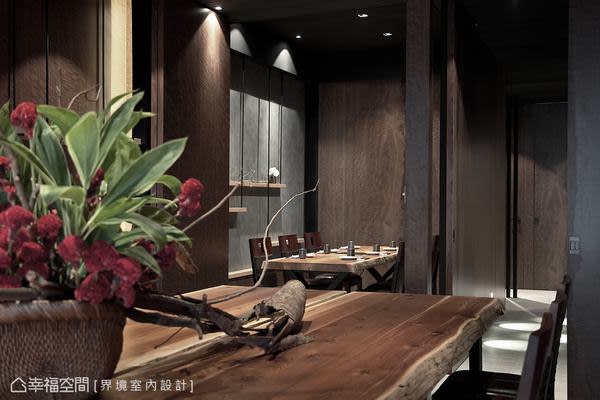 設計師林雙慶以材質、燈光及良好的動線鋪排，讓用餐環境更加優雅舒適，也成功演繹當代日式的餐廳特色。