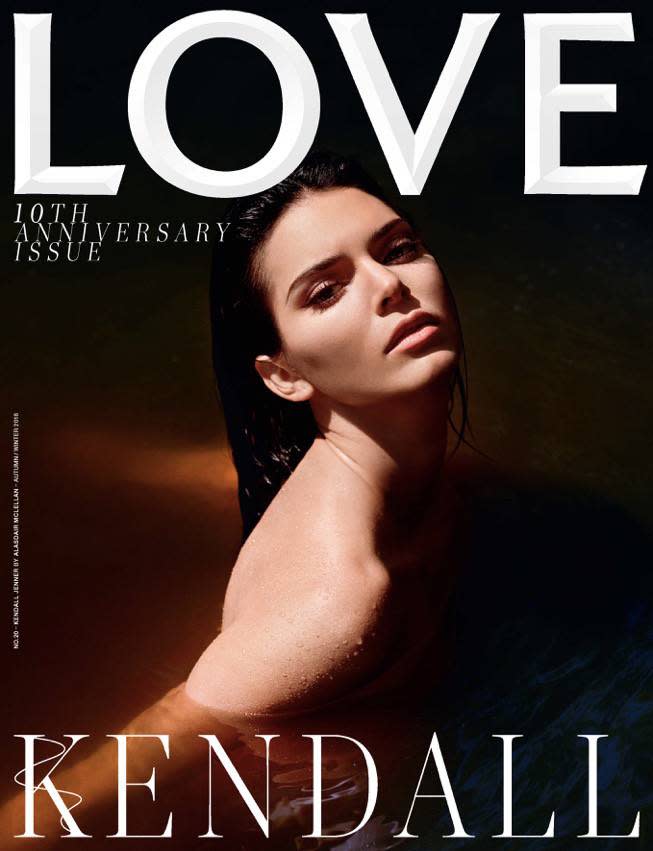 <p>Für das “Love”-Magazin posierte Kendall Jenner lasziv im Wasser und flirtete gekonnt mit der Kamera. Mit dem Cover überlässt die 22-Jährige viel der Fantasie – und zeigt, wie sexy genau das sein kann. (Bild: Love) </p>