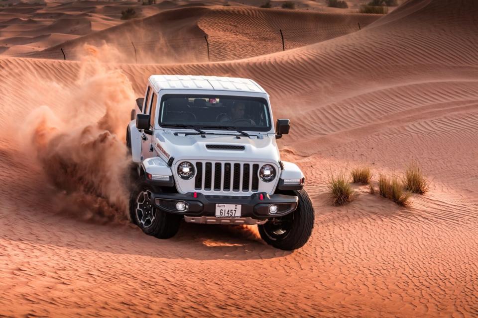Jeep Gladiator Rubicon全月有5輛新車掛牌，足見純種美式越野皮卡有其驚人的吸引力，總代理歐吉汽車將在2024年正式導入，對上Land Rover肯定會有更強大的話題性。
