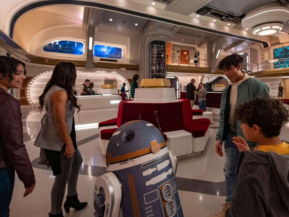 Guests get to interact with androids and staff in character (Disney Hollywood Studios)