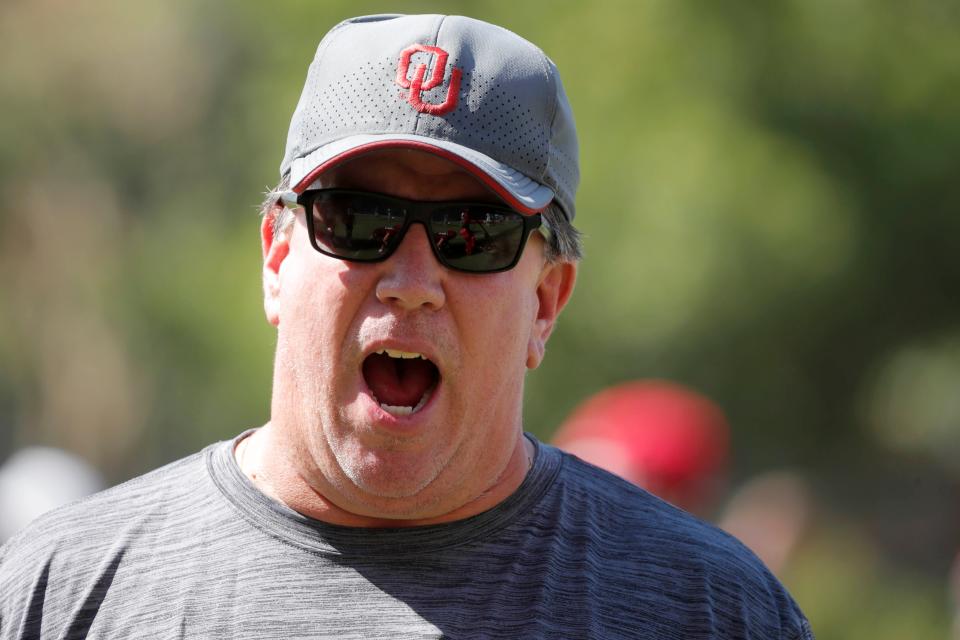Oklahoma offensive line coach Bill Bedenbaugh during a practice for the University of Oklahoma Sooners (OU) football team in Norman, Okla., Friday, Aug. 4, 2023.