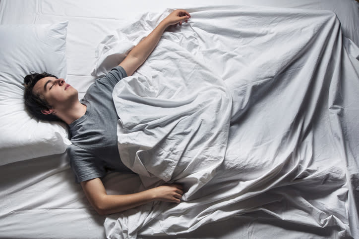 La calidad de tu sueño podría depender, en gran medida, de la postura que adoptes para dormir. – Foto: MAURO FERMARIELLO/SCIENCE PHOTO LIBRARY/Getty Images