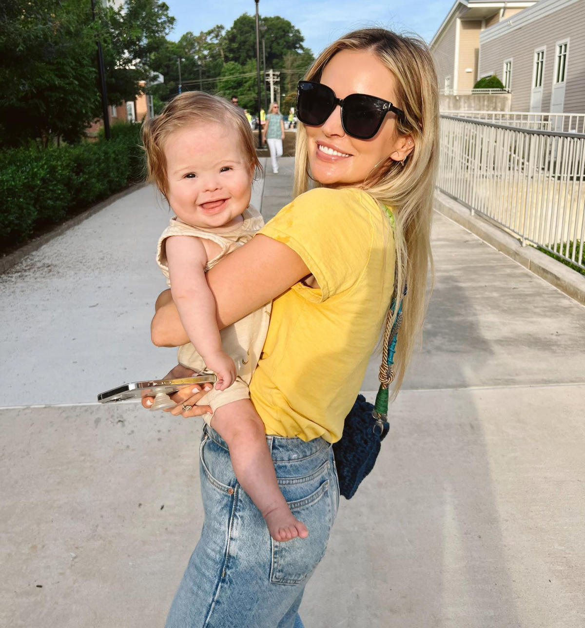 Emily Maynard de Bachelorette dit que son fils Jones rentre de l’hôpital après une opération d’élimination des tissus cicatriciels