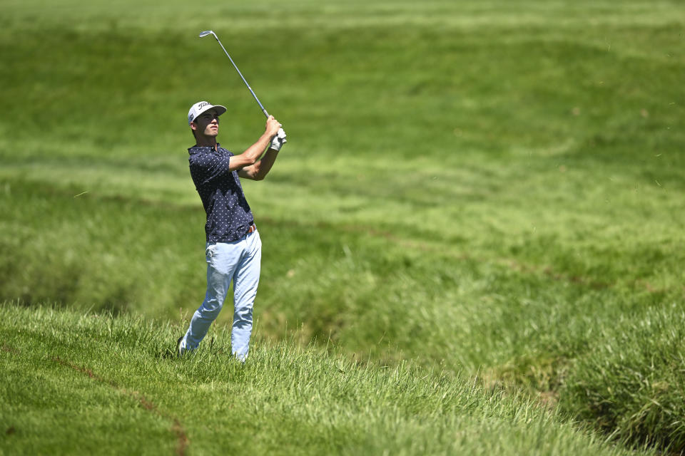 Ryder Cowan hits an approach shot on hole 16 during the second round of stroke play of the 2023 U.S. Amateur at Cherry Hills C.C. in Cherry Hills Village, Colo. on Tuesday, Aug. 15, 2023. (Kathryn Riley/USGA)