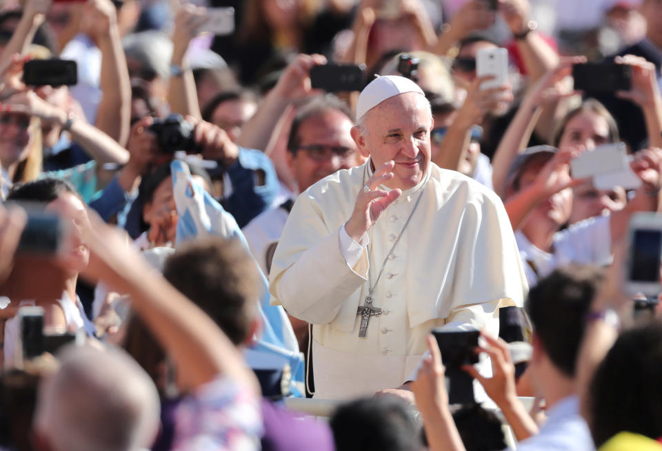 FILE PHOTO: Pope Francis waves as he arrives to lead the Wednesday general audience in Saint Peter's square at the Vatican, September 12, 2018. REUTERS/Tony Gentile/File Photo