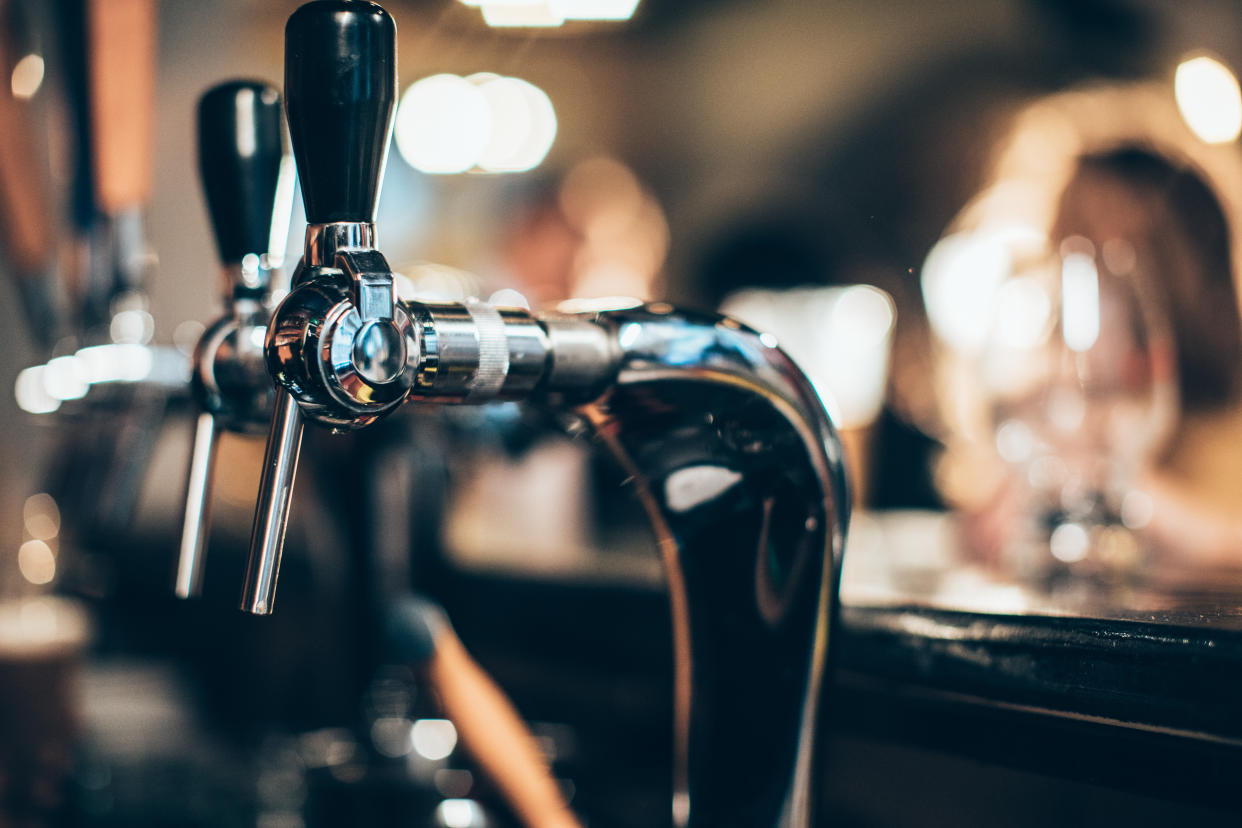 An Illinois bartender received a $200 tip from a kind couple. (Photo: Getty Images)