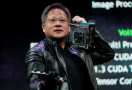 <p>En el puesto número 2 está el taiwanés Jensen Huang, cofundador y actual CEO de Nvidia, la multinacional estadounidense especializada en el desarrollo de unidades de procesamiento gráfico y tecnologías de circuito cerrado. (Foto: Rick Wilking / Reuters). </p>