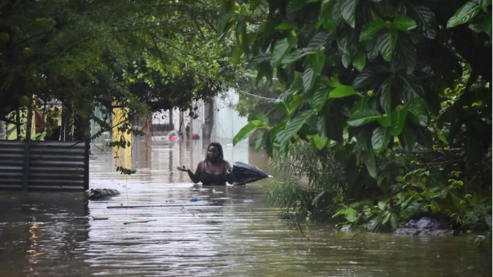 Honduras también procedió a la evacuación de miles de personas por el riesgo ante las inundaciones.