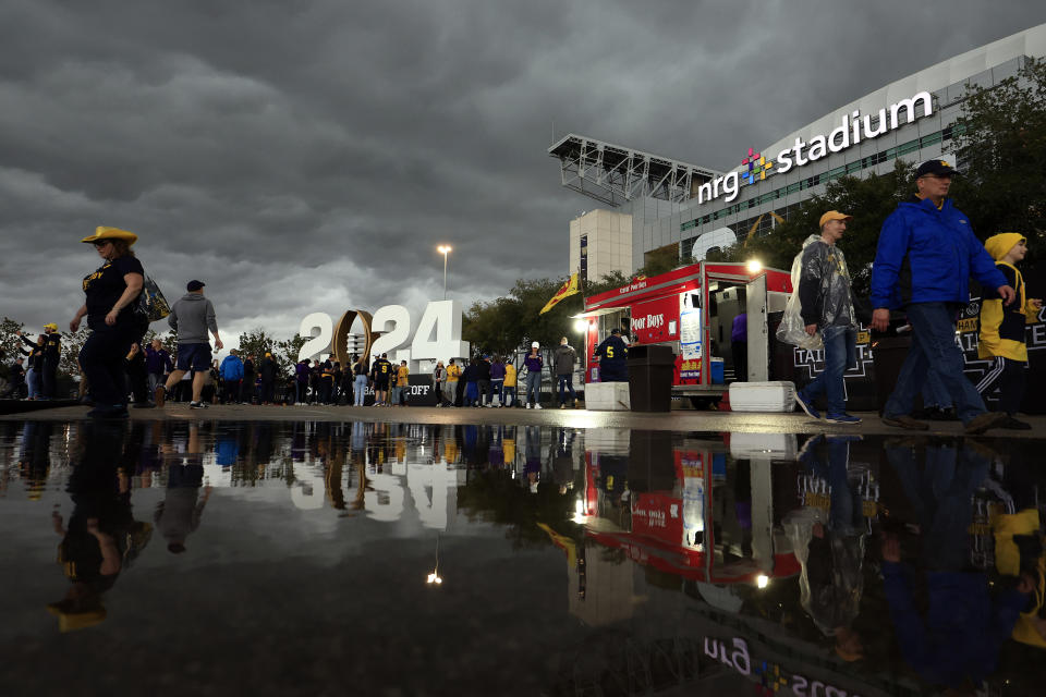 Ominous weather lurked outside in Houston and even made its way under the domed roof at NRG Stadium. (Photo by Carmen Mandato/Getty Images)
