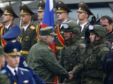 Belarussian President Alexander Lukashenko awards Russian servicemen during the Zapad 2017 war games at a range near the town of Borisov, Belarus September 20, 2017. REUTERS/Vasily Fedosenko