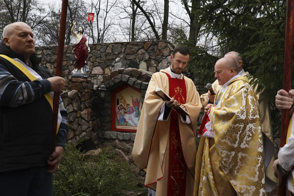 Catholic priests leads an Easter service in Zaporizhzhya, Ukraine, Sunday, April 9, 2023. (AP Photo/Andriy Andriyenko)