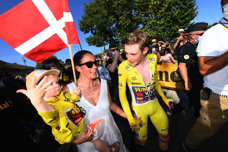 <span class="article__caption">Vingegaard widened his lead on the yellow jersey with one stage to go.</span> (Photo: Tim de Waele/Getty Images)