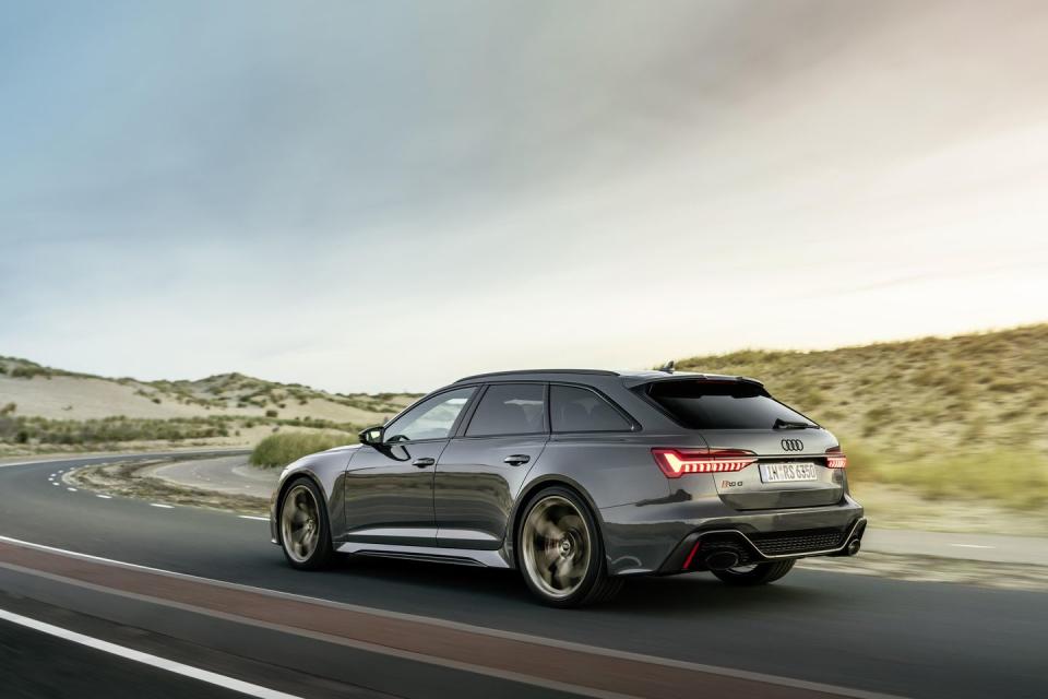 <p>2024 Audi RS6 Avant Performance</p>