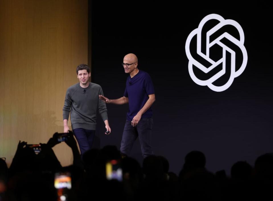 Sam Altman (links) mit Microsoft-CEO Natya Sadella. - Copyright: Getty Images News