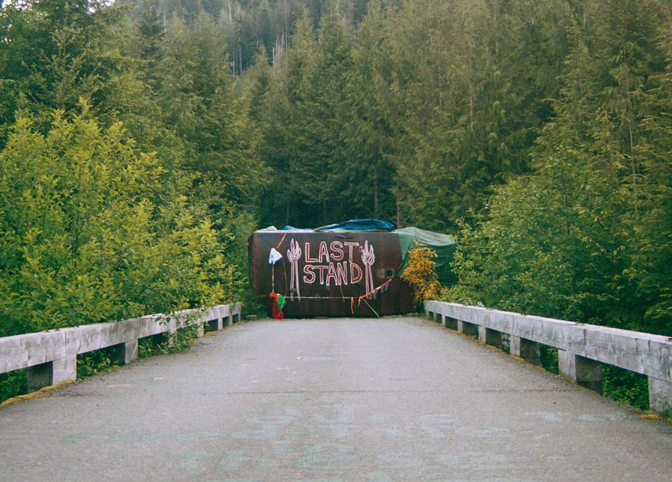 Bridge blockade, Eden Camp.