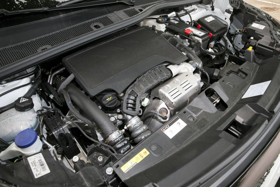 引進的2008車系統一搭載1.2L三缸渦輪引擎，並自新年式車型起全數改採130hp最大馬力設定。
