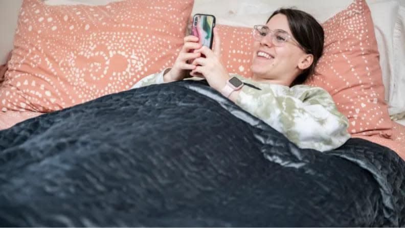 De-stress this Mental Health Awareness month with these relaxing products: Gravity weighted blanket