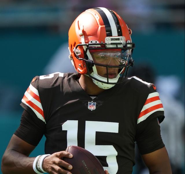 Browns sign QB Josh Dobbs