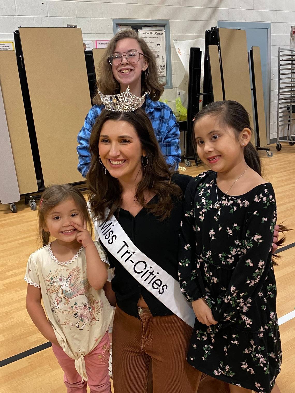 Miss Tri-Cities winner Noël Anderson visits elementary schools during her time with the crown.
