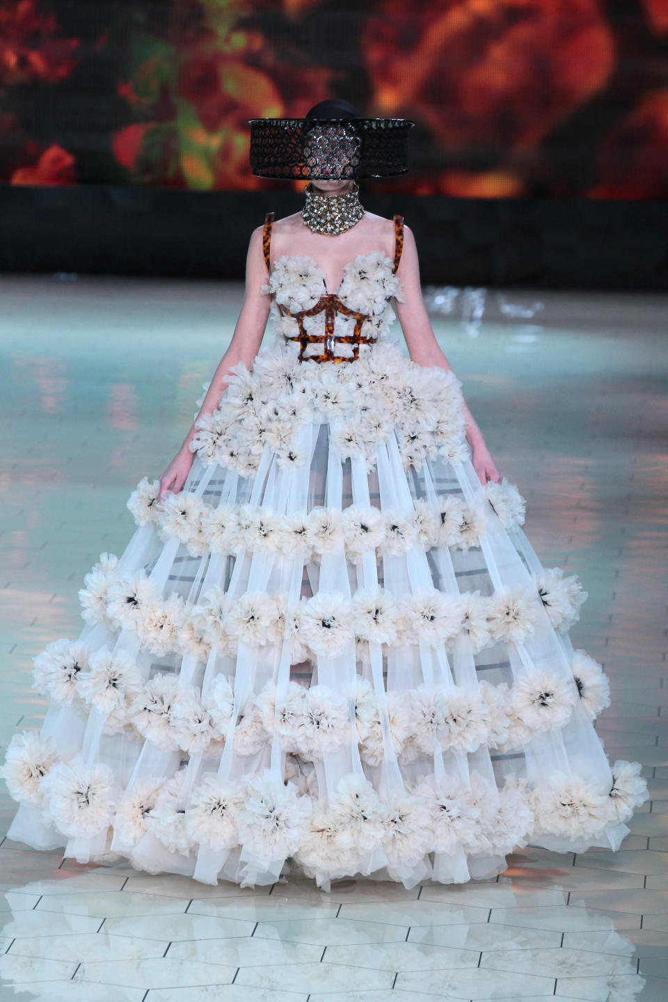 Défilé Alexander McQueen collection printemps/été 2013.