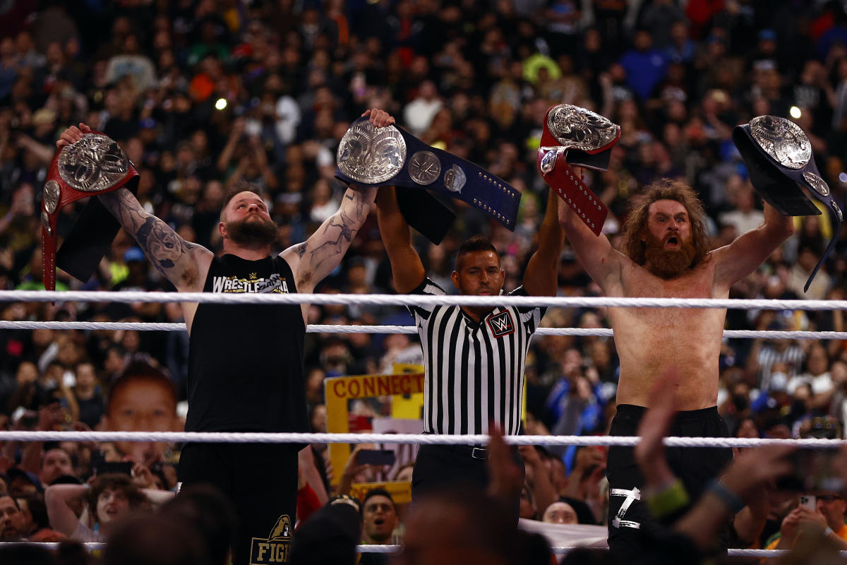 2023 WrestleMania 39 Night 2 Roman Reigns beat Cody Rhodes in the main