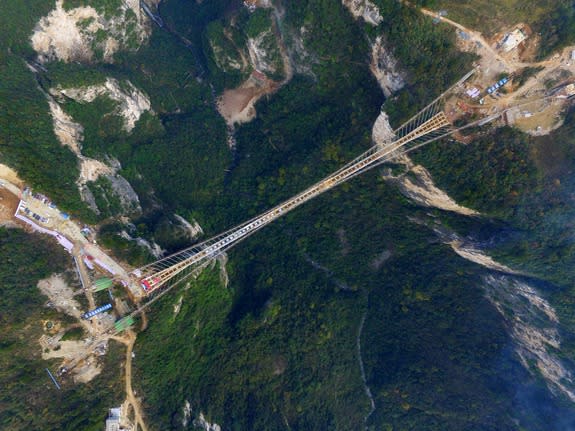 Zhangjiajie Grand Canyon Skywalk's Steel Beams Get Completed