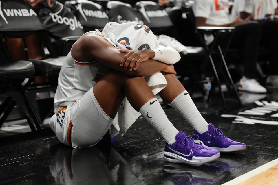 Diamond DeShields sits with a towel over her head during the Mercury's Round 1 playoff game.