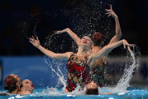 Rusia ganó este sábado el oro en la prueba de rutina libre combinada por equipos de natación sincronizada del Mundial de Barcelona-2013, con lo que logró el pleno de títulos en las siete disciplinas de la especialidad, mientras que España fue plata. (AFP | Javier Soriano)