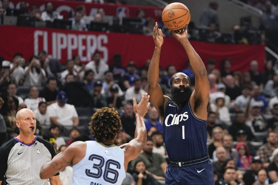 LA Clippers guard James Harden, right, shoots as Memphis Grizzlies guard Marcus Smart, center, closes during the first half of an NBA basketball game, Sunday, Nov. 12, 2023, in Los Angeles. (AP Photo/Ryan Sun)