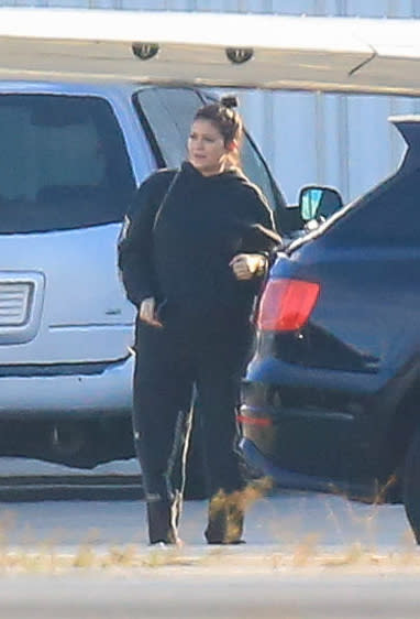 Kylie disputes the claim she is pregnant in this photo. (Photo: Juliano-Dr-Rol/X17online.com)