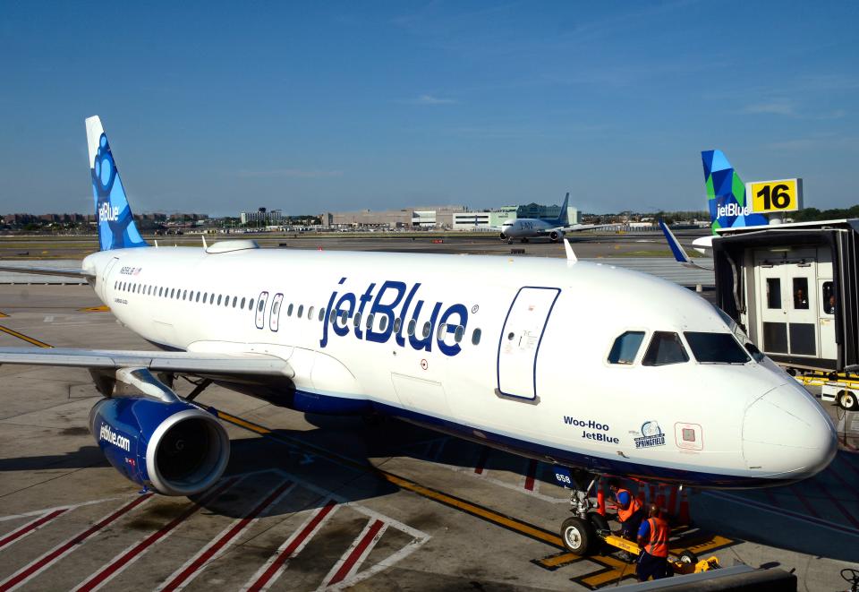 JetBlue Airways A320 at Gate 16 at New York-JFK.