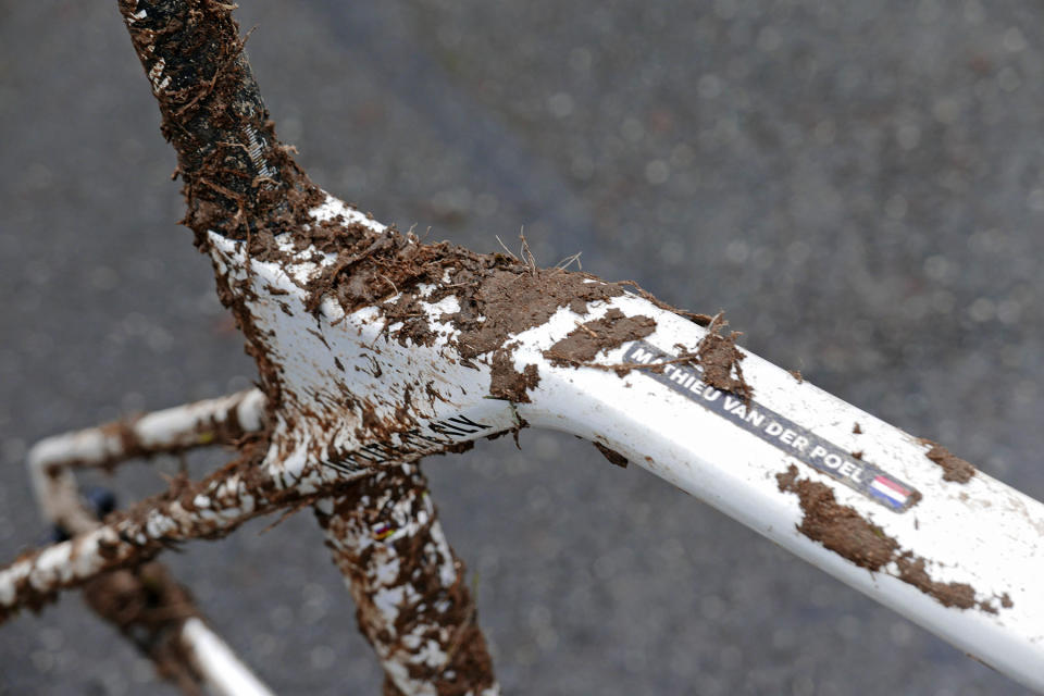 MvdP Pro Bike Check: Canyon Inflite CFR (CF SLX) cyclocross bike of 2024 World Champ Mathieu van der Poel, muddy CF SLX