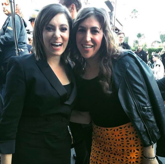 Rachel Bloom and Mayim Bialik just had the most hilarious fan interaction — and you’ll never guess who ended up taking the picture