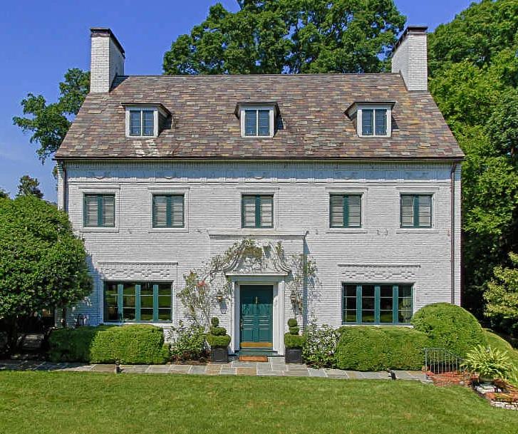 This home at 631 Scenic Drive in Sequoyah Hills was recognized by Knox Heritage with a Preservation Merit Award. Michael Pizzolongo did the plaster restoration work on the home.