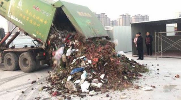 The woman informed her local waste disposal that her diamond ring could be in their garbage truck. Source: WeChat