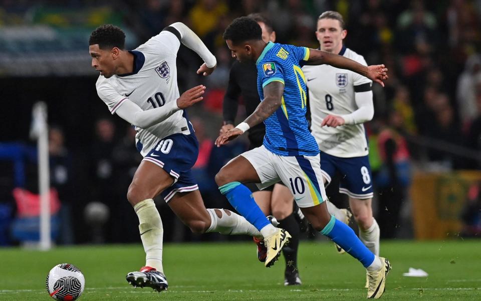 Jude Bellingham runs with Rodrygo pressing him