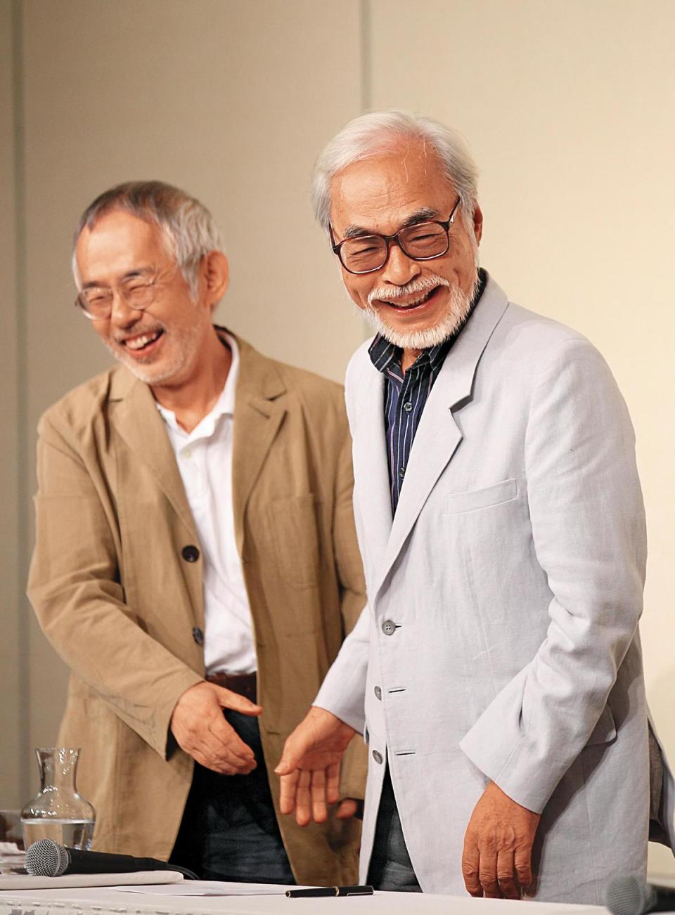 宮﨑駿（右）要推出新作品時，都會先找製作人鈴木敏夫（左）商量聽取意見。（東方IC）